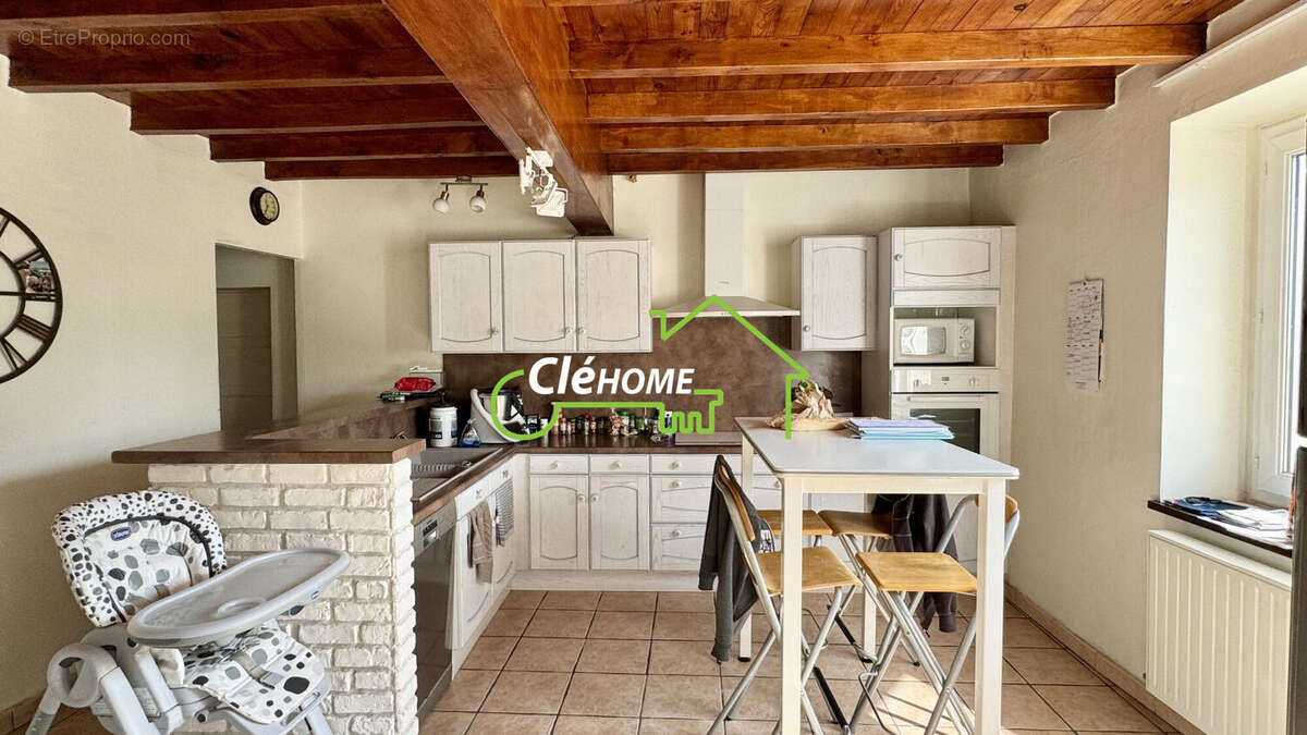 Maison à SAINT-CLEMENT-LES-PLACES