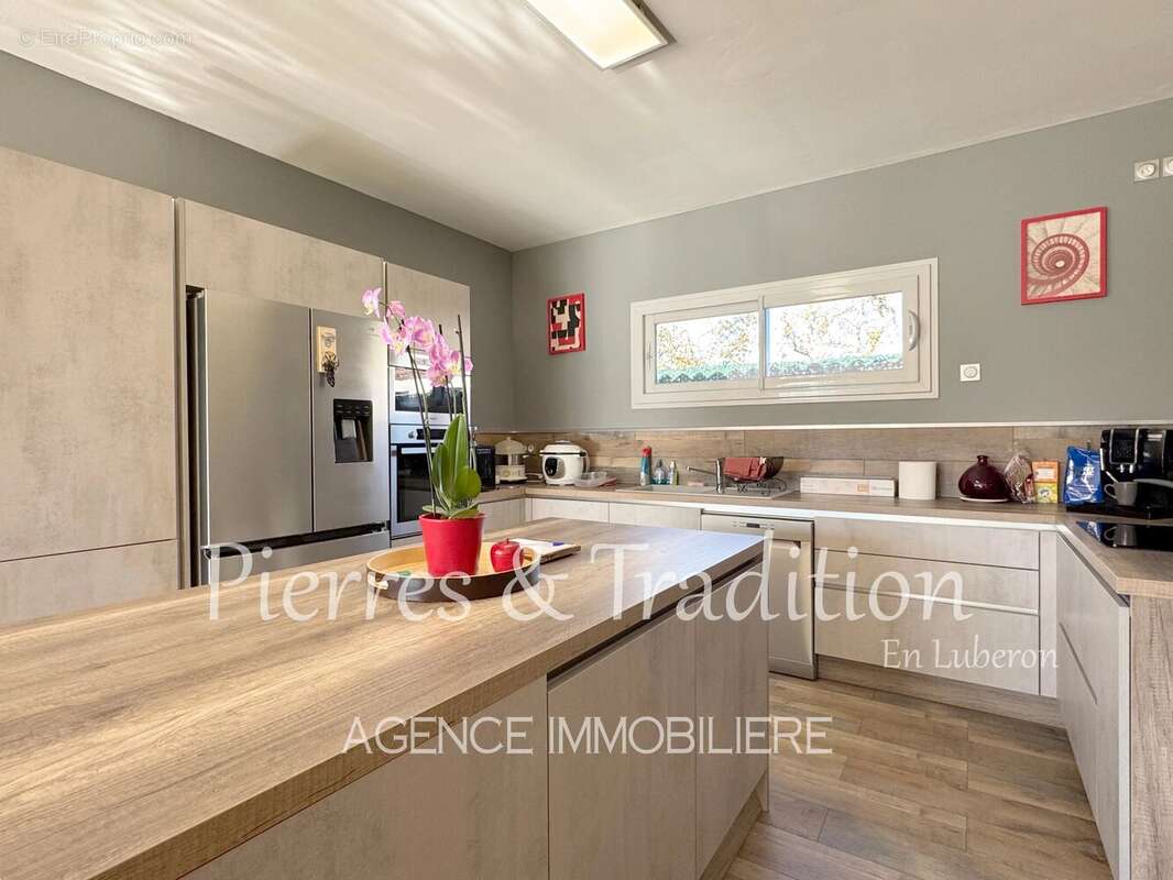 Maison à SAINT-SATURNIN-LES-APT