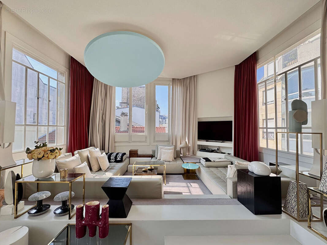 Appartement à PARIS-10E