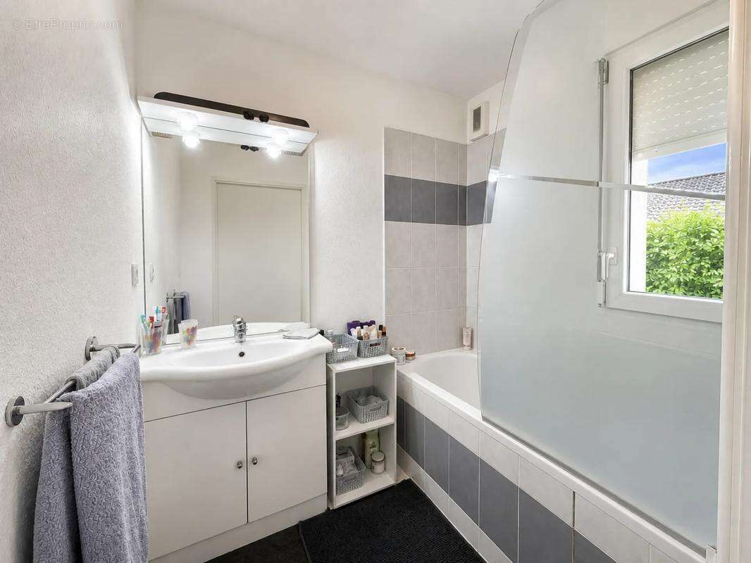 Appartement T3 dans résidence récente et sécurisée - photo 6