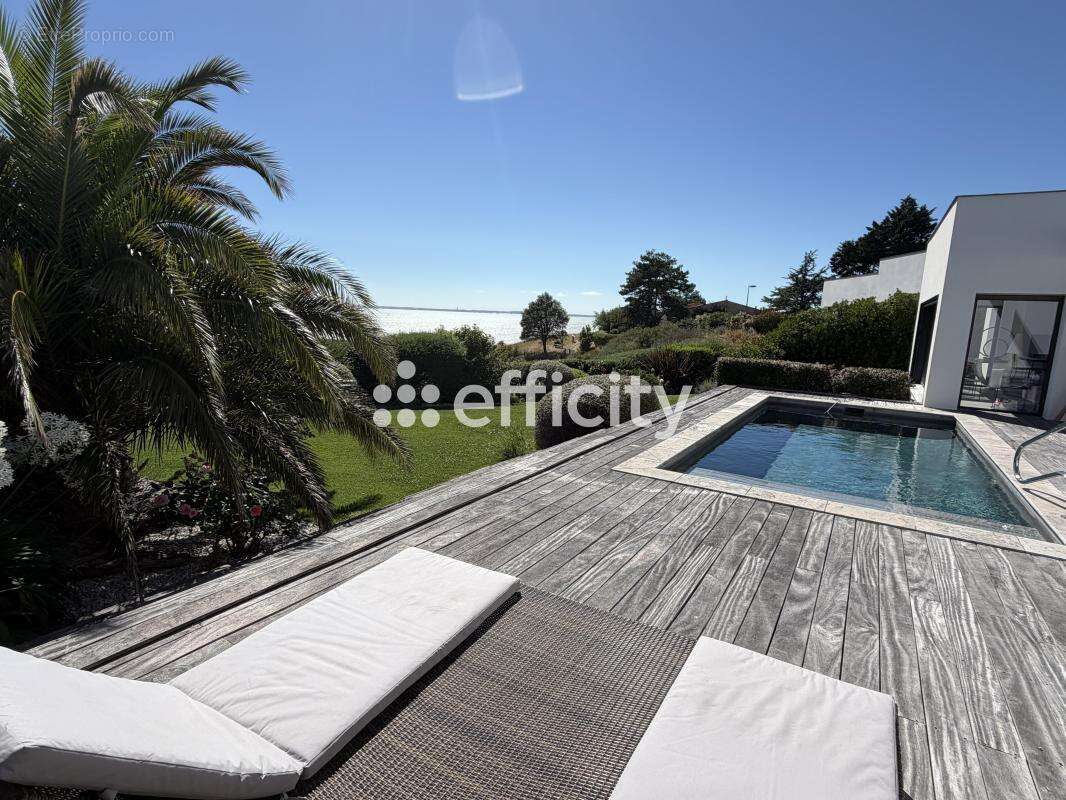 Maison 202 m² à Meschers-Sur-Gironde  - photo 2