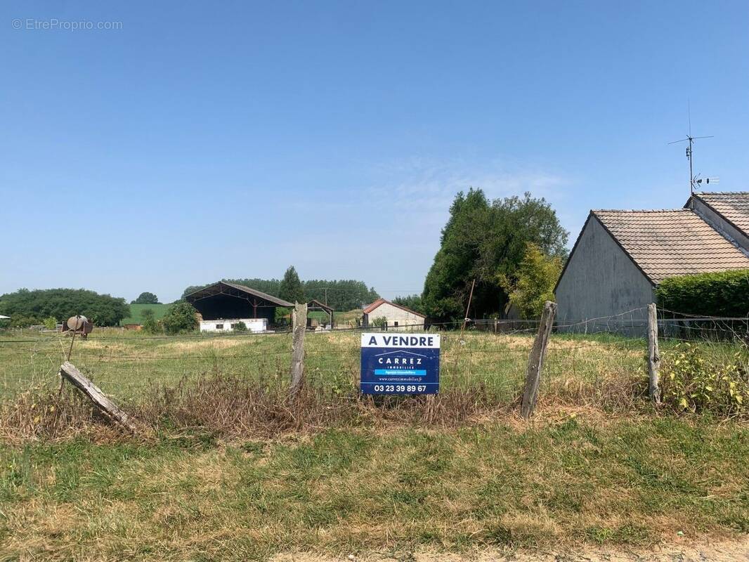 Terrain à AMIGNY-ROUY