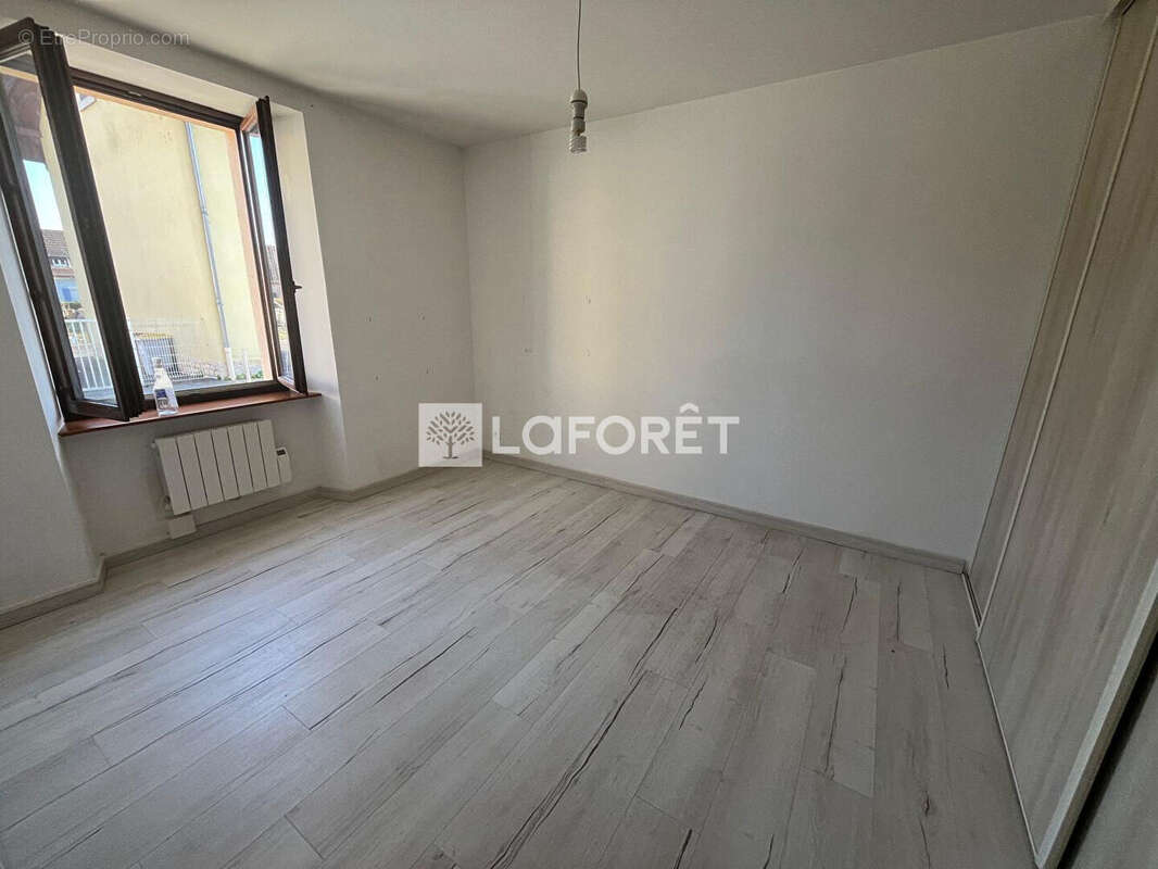 Appartement à MEZIRE