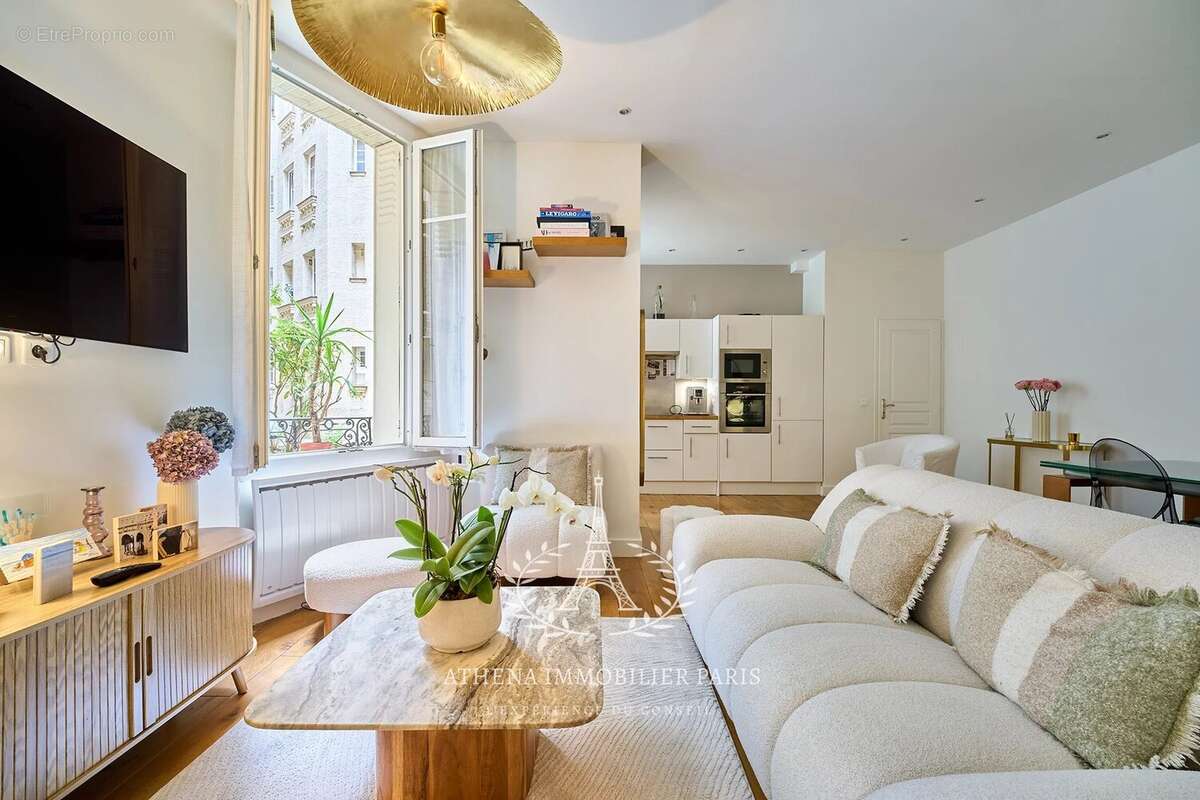Appartement à PARIS-16E