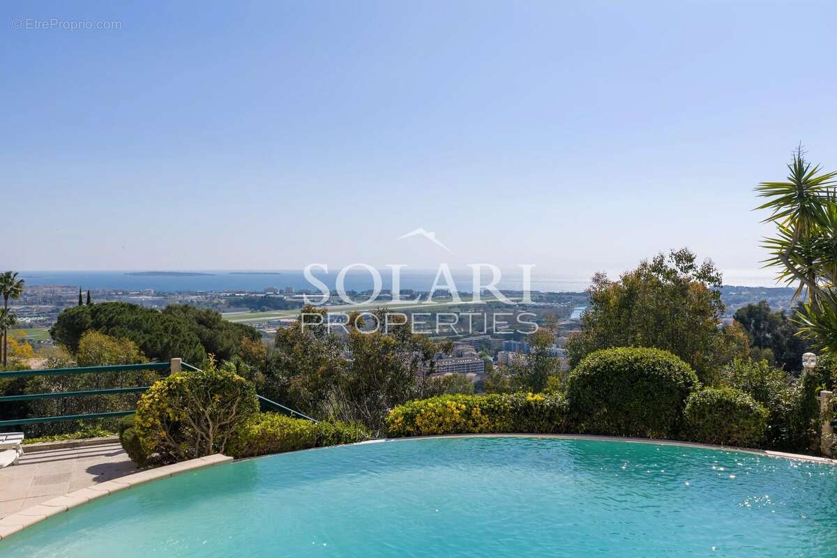 Maison à MANDELIEU-LA-NAPOULE