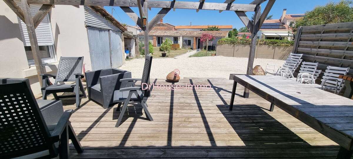 Maison 150 m² à Saint-Michel-En-L'herm  - photo 2