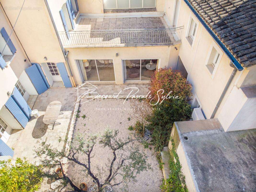 Maison à SAINT-SATURNIN-LES-AVIGNON