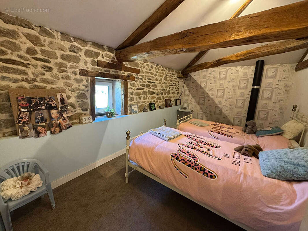 HAUTE VIENNE -  Superbe ferme en pierre entièrement rénovée ? grandes granges et 1,5 hectare de terrain - photo 9