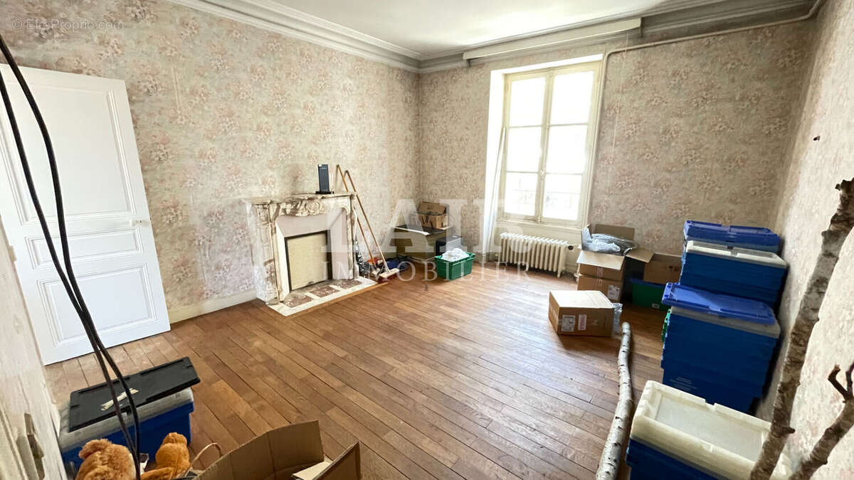Immeuble avec local commercial et appartement au coeur de Fresnay sur Sarthe réf: 13849 - photo 10