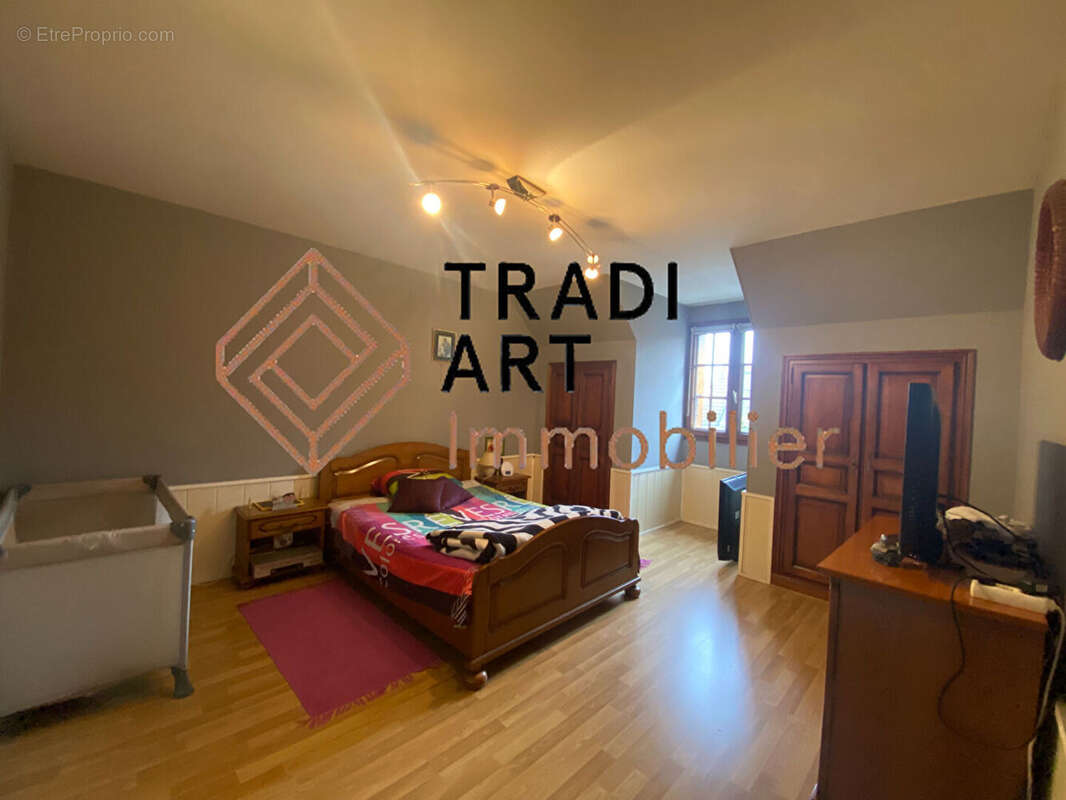 Maison à SAINTE-GENEVIEVE-DES-BOIS