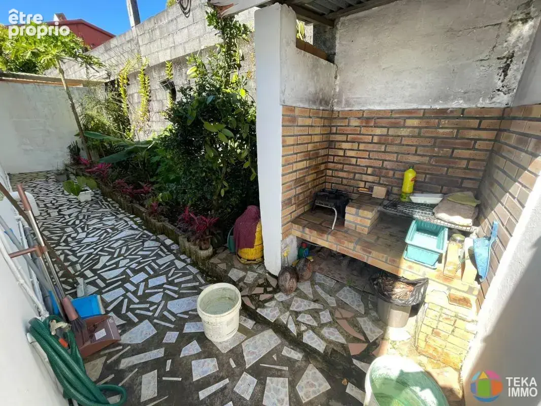 FABIEN TEKA IMMO vous propose à la vente une maison F4 mitoyenne située à Sainte Marie dans le quartier de Beaumont, ile de la R - photo 4