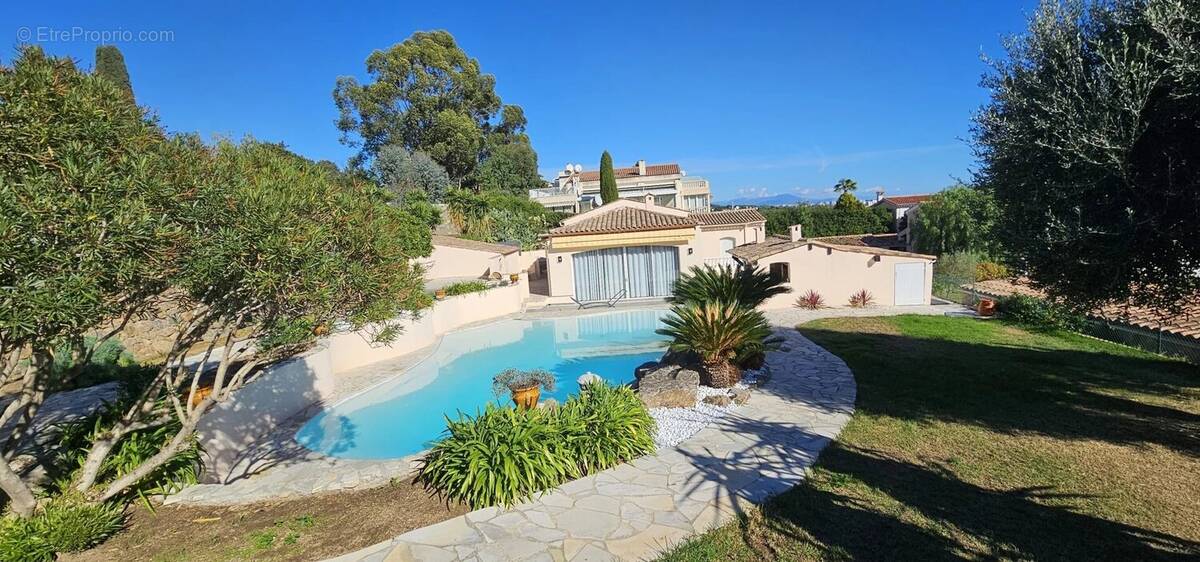 Maison à VALLAURIS