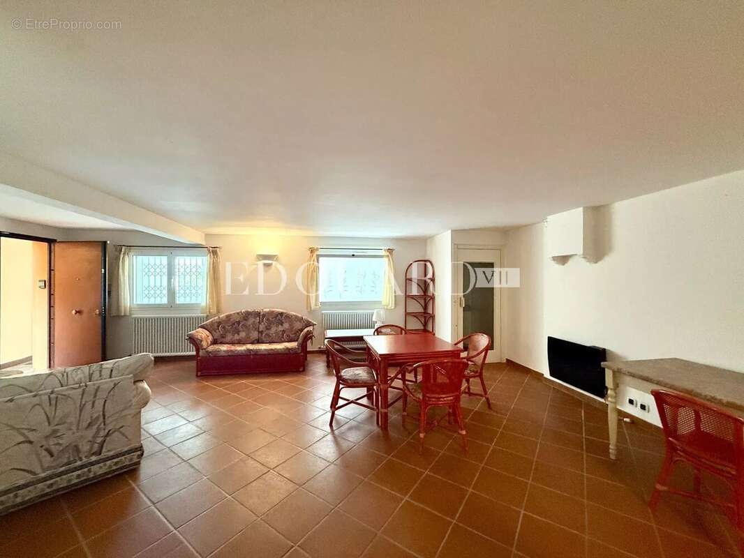 Dans un domaine privé et sécurisé, à vendre villa de prestige avec vue panoramique sur la Principauté de Monaco - photo 29