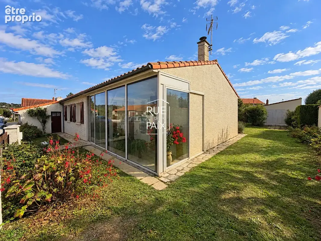 Pavillon de plain-pied avec jardin arboré et deux garages - photo 14
