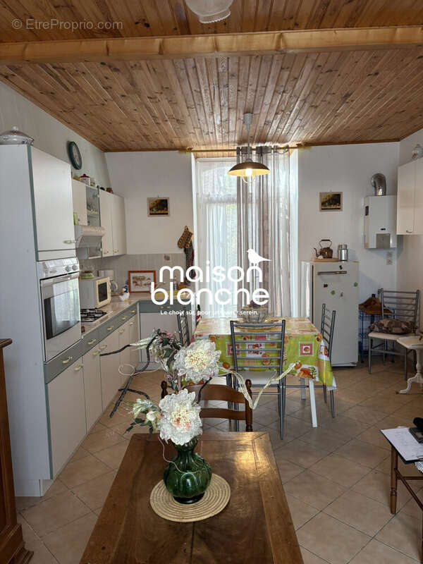 cuisine - Maison à SURGERES