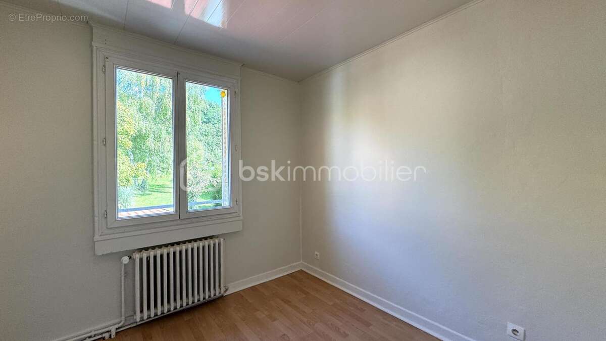 Maison à MONTREUIL-AUX-LIONS