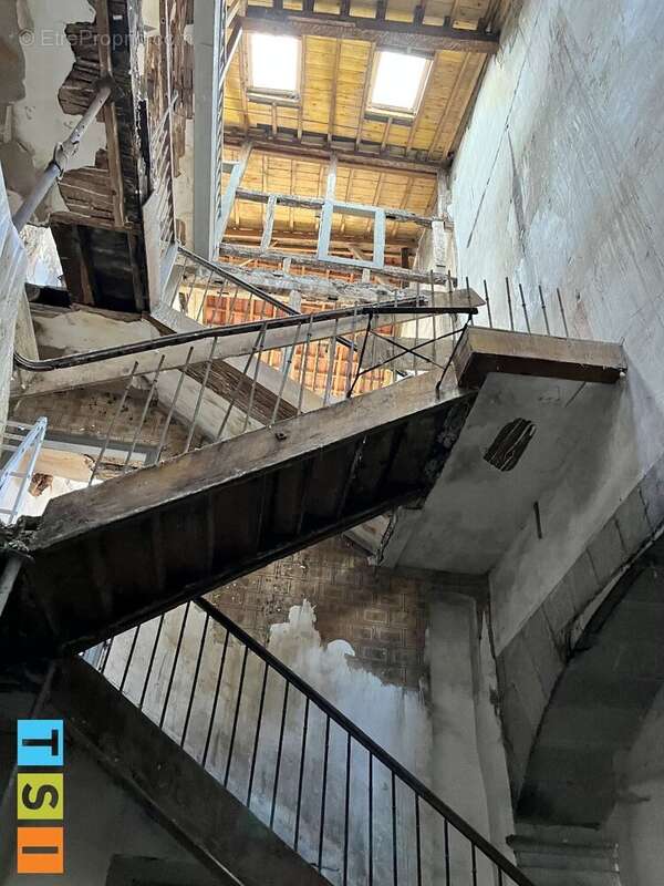 Maison à MONTREJEAU