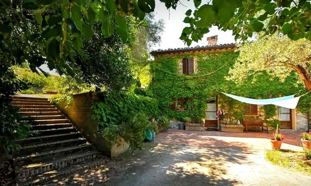 Ancienne ferme historique avec écuries et piscine, à 8 minutes d'Urbino - photo 15