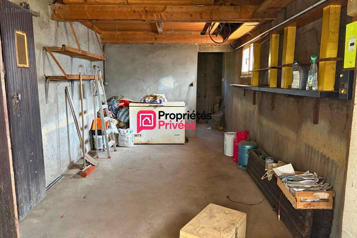 Maison 7 pièces de 140m² et  1748m² de terrain avec dépendances Manzat 63410 - photo 15