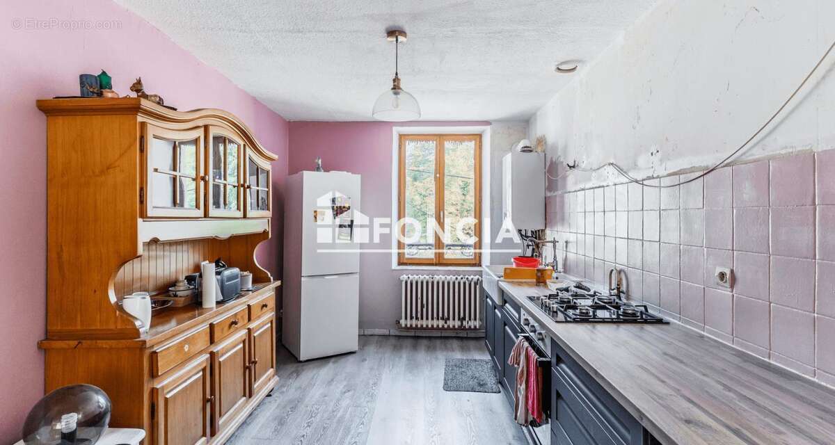 Appartement à CHATEL-SAINT-GERMAIN