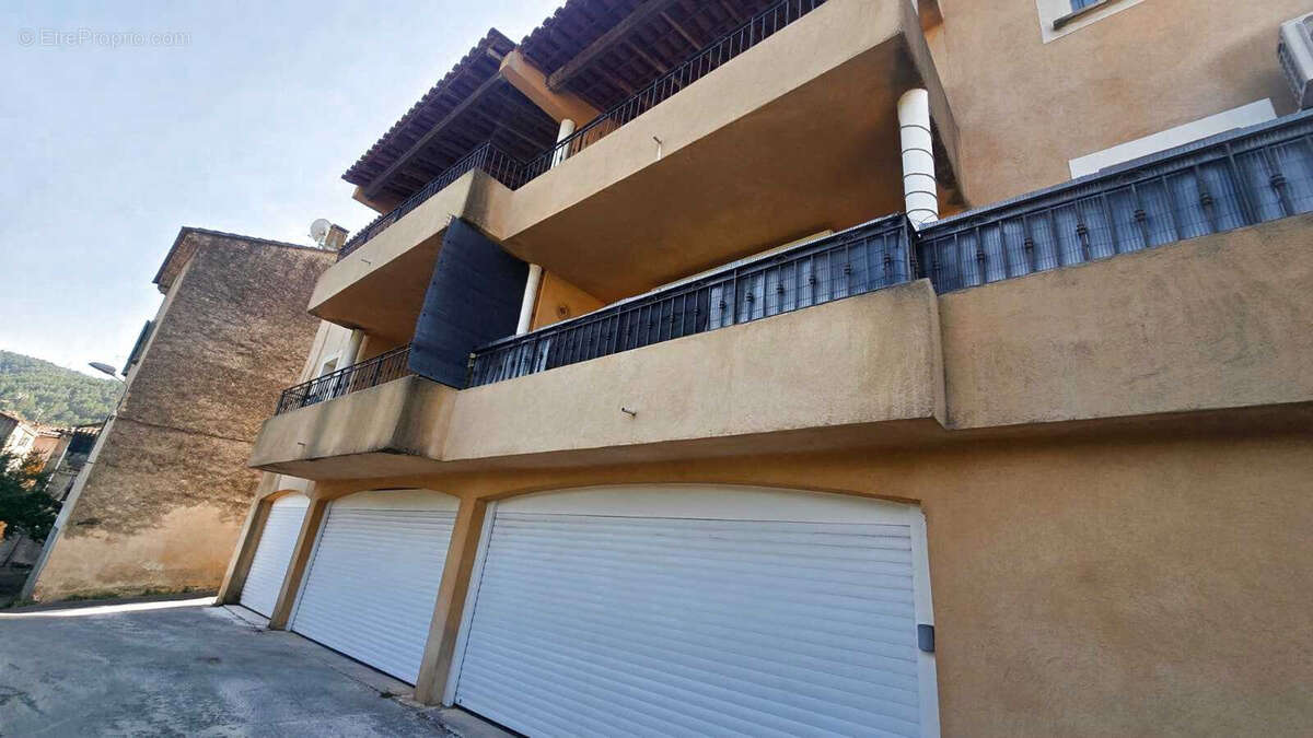Appartement T3 avec terrasse et double garage - photo 5