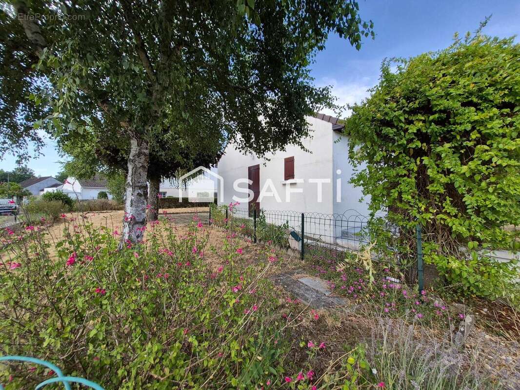 Maison 90 m² à Descartes  - photo 4