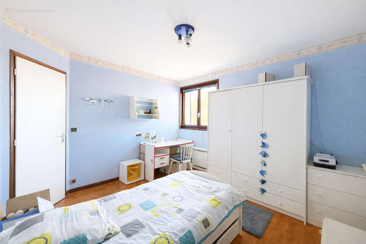 Maison à SAINT-GENIS-LES-OLLIERES