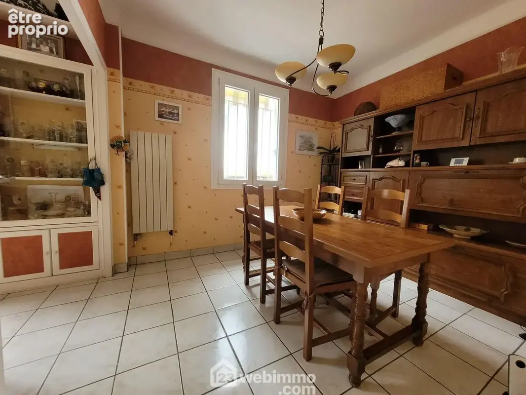 Salle-à-manger orientée à l'Ouest