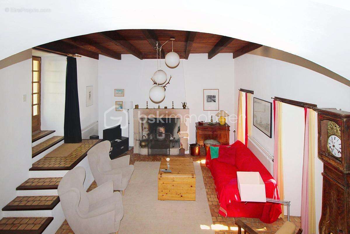 Maison à SAINT-JEAN-DU-BRUEL