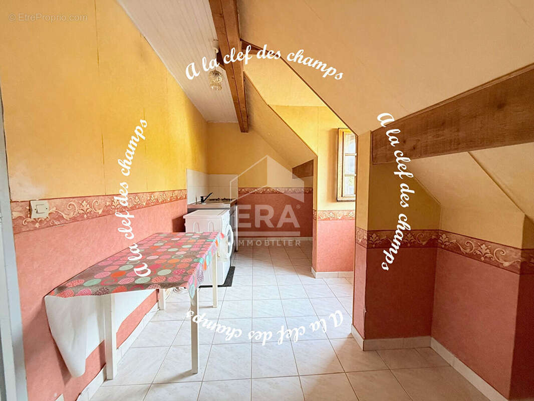 Maison à GOMETZ-LE-CHATEL