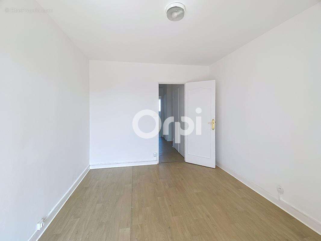 Appartement traversant avec vue mer et balcon à vendre - photo 17