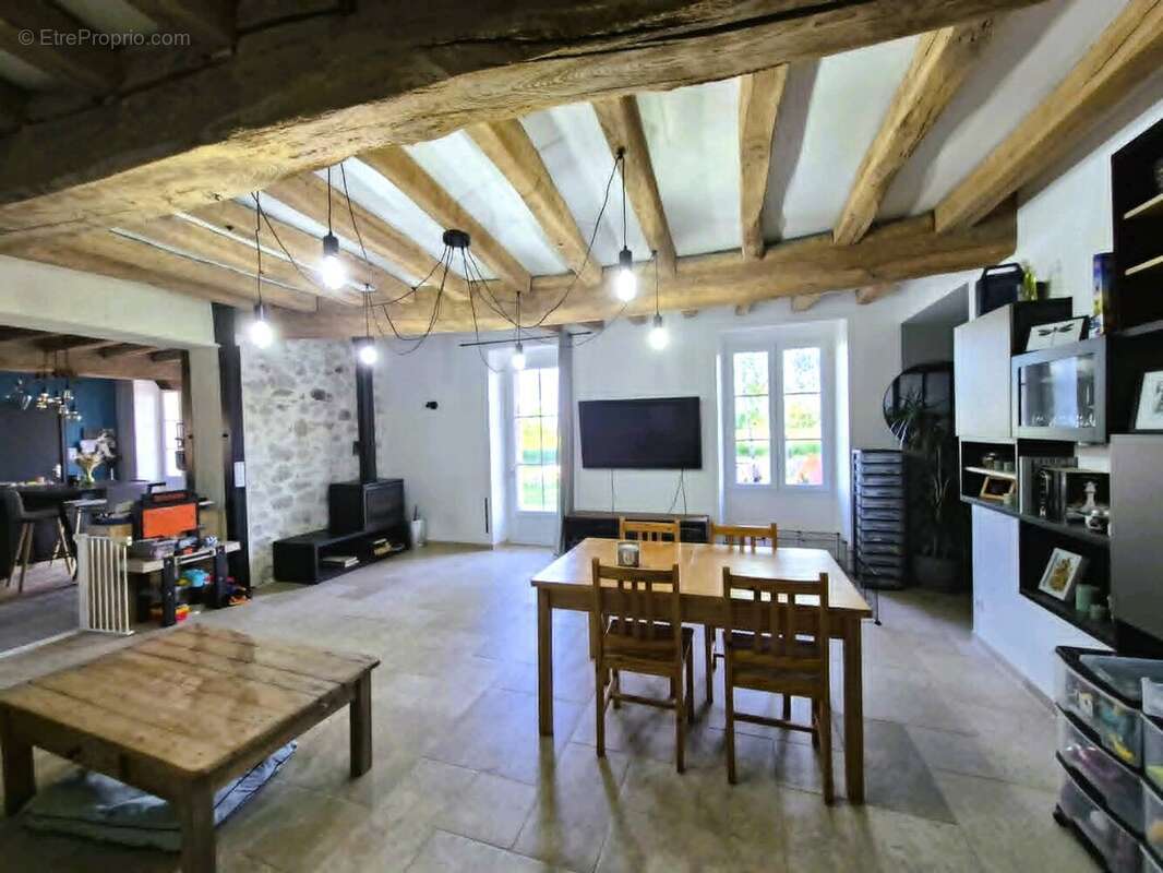 Maison à SAINT-GEORGES-DES-GARDES
