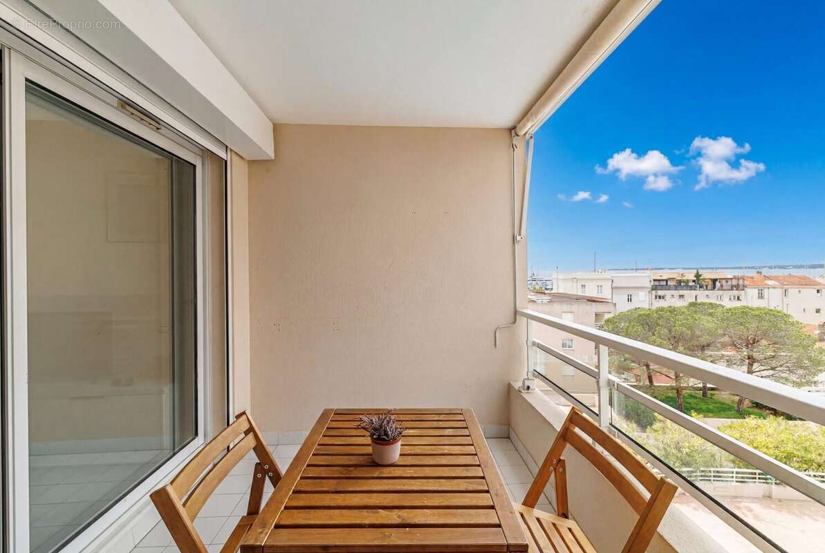 Appartement à VALLAURIS