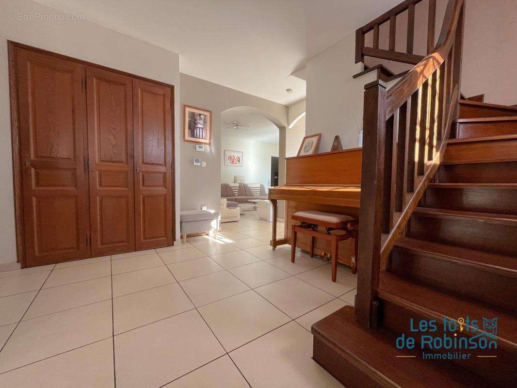 Maison à VERRIERES-LE-BUISSON