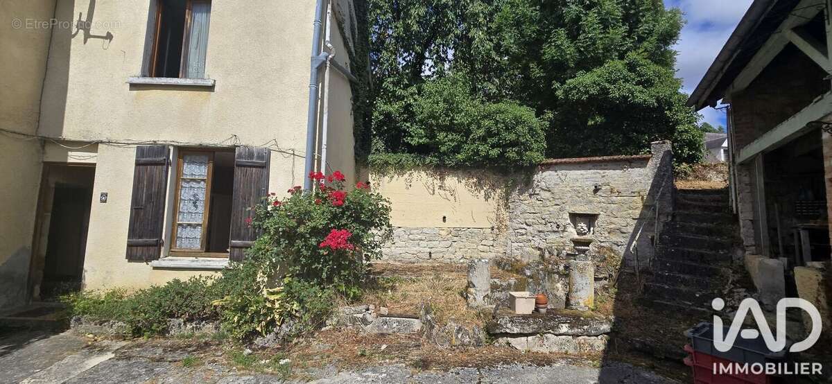 Maison 115 m² à Chenay  - photo 2
