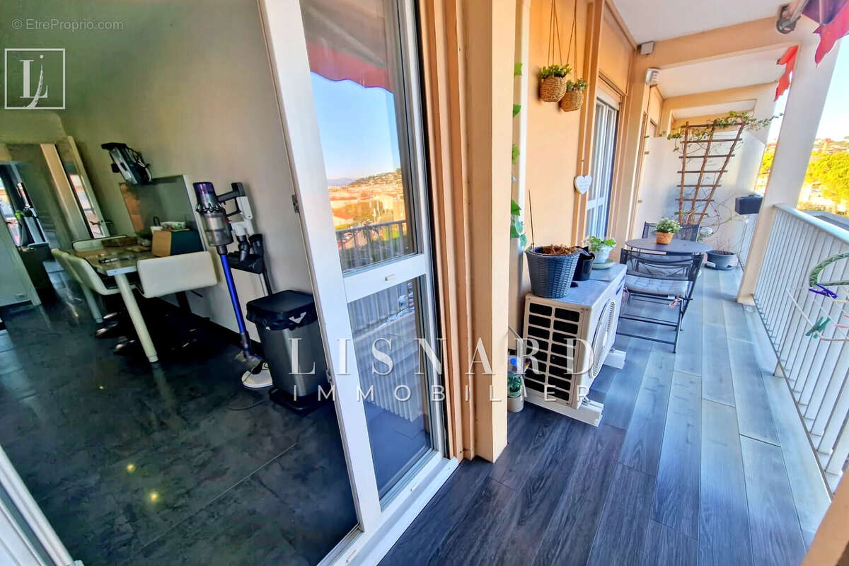 Appartement à VALLAURIS