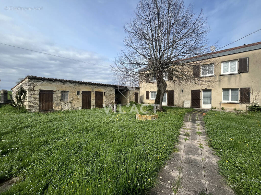 Maison à MAUZE-SUR-LE-MIGNON