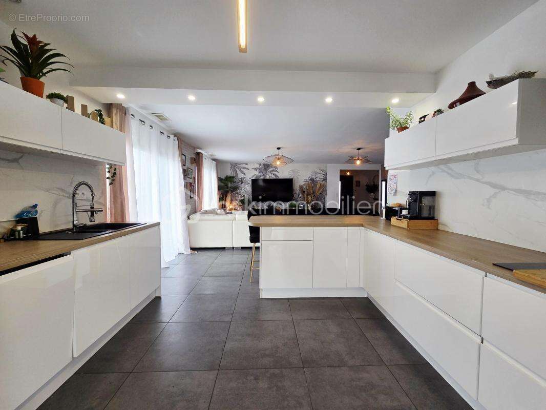 Maison contemporaine T6 de plain-pied avec piscine et studio indépendant – Secteur Falguieres - photo 2