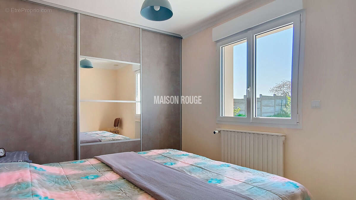 Maison à LA ROCHE-DERRIEN