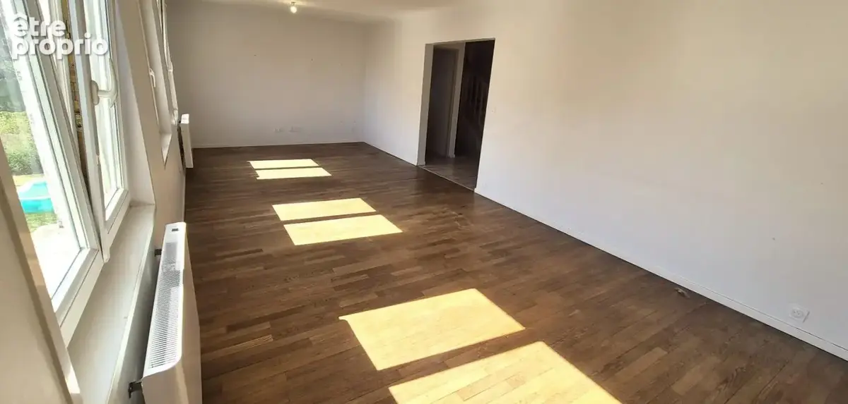 Belle Maison sur Sous-sol de 88 m² Rénovée avec Cours, Cave, Buanderie, Garage de 24 m² et un Terrain clos et entretenu de 329 m - photo 4