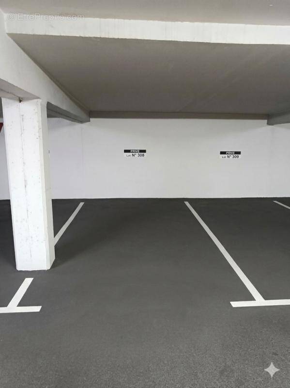 Parking à ARZON