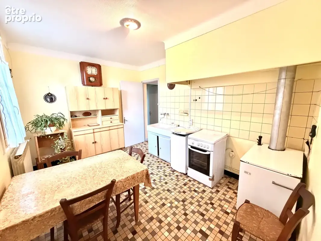 Ensemble immobilier avec deux maisons et nombreuses dépendances - photo 7