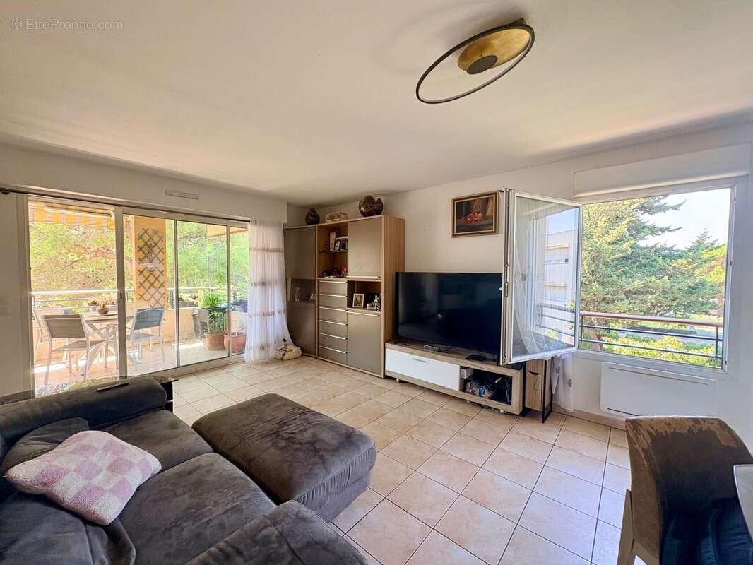 Appartement à vendre 4 pièces FREJUS (83) - photo 2
