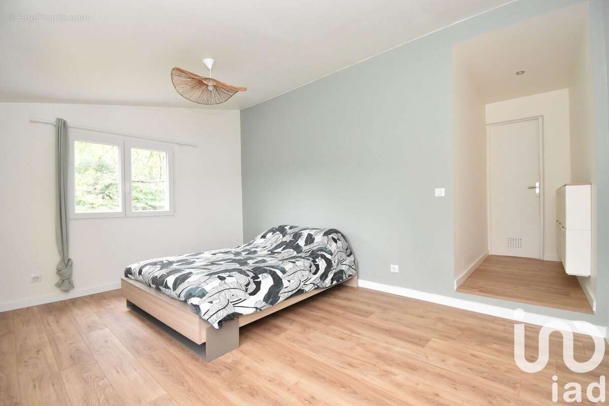 Photo 8 - Maison à PINS-JUSTARET