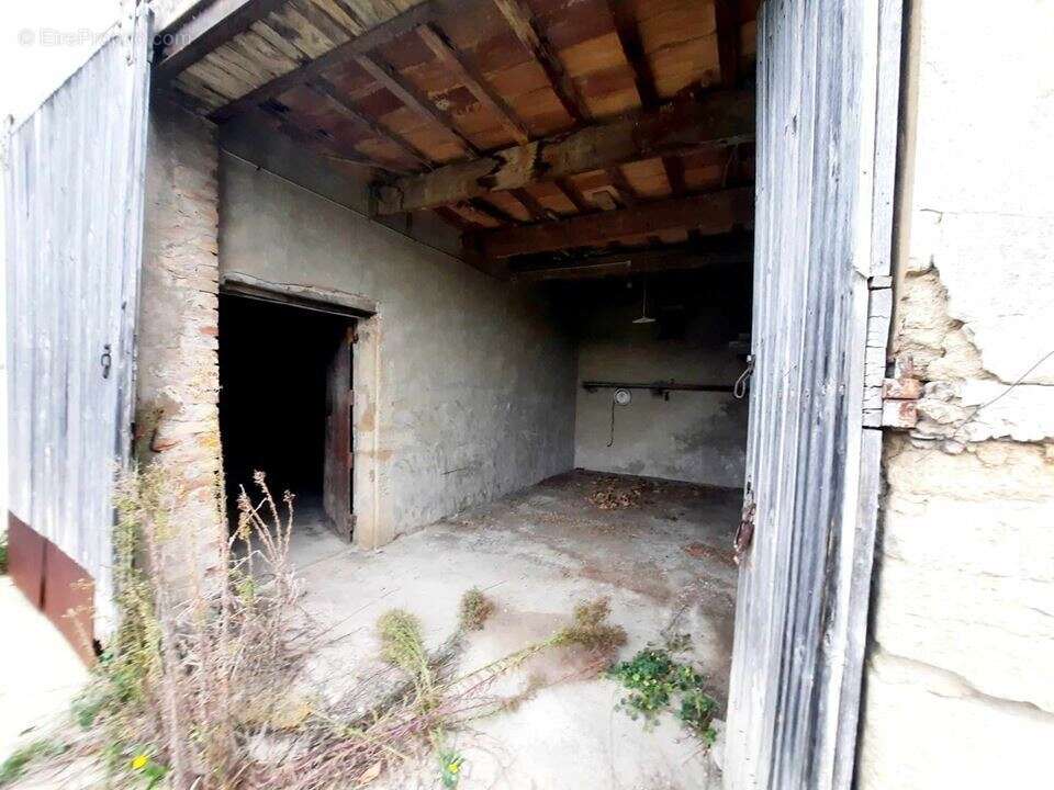 Commerce à CAMARET-SUR-AIGUES