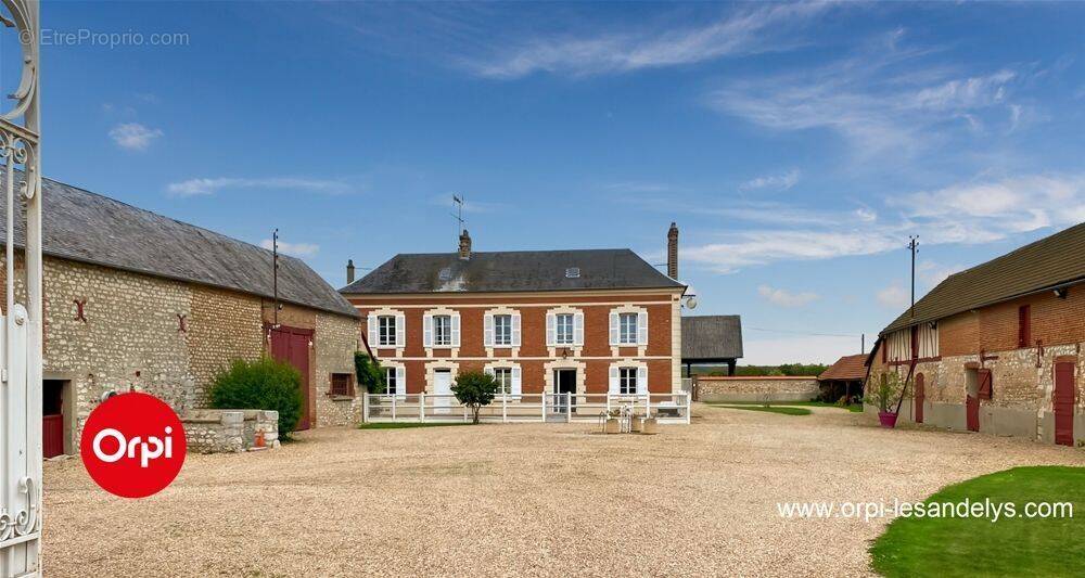 Maison à COURCELLES-SUR-SEINE