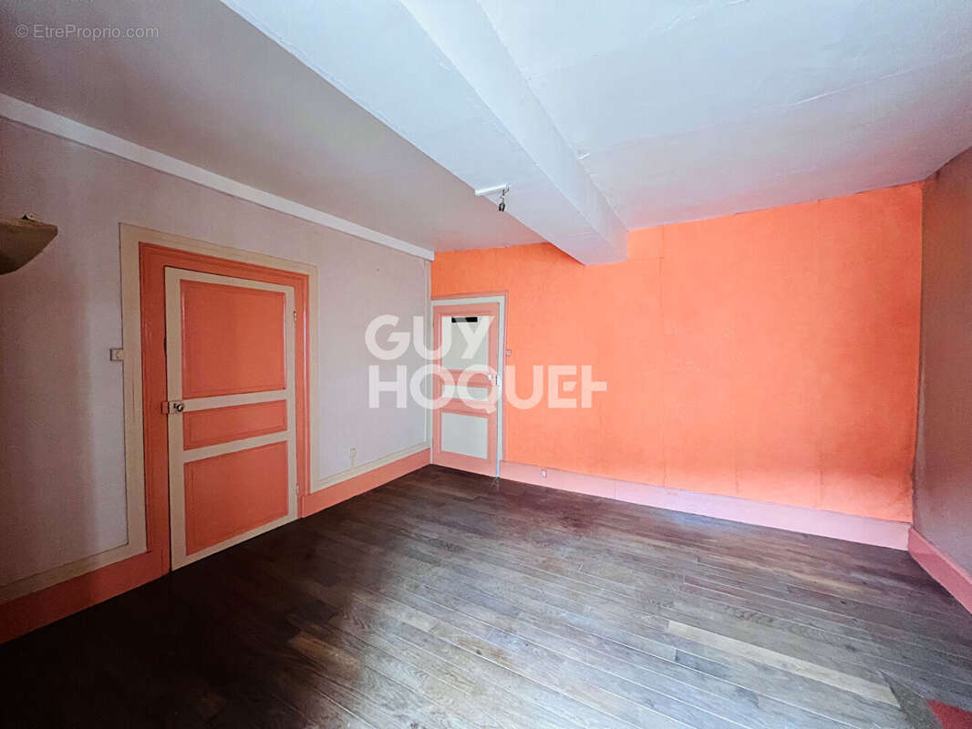 Maison à CHARBONNAT