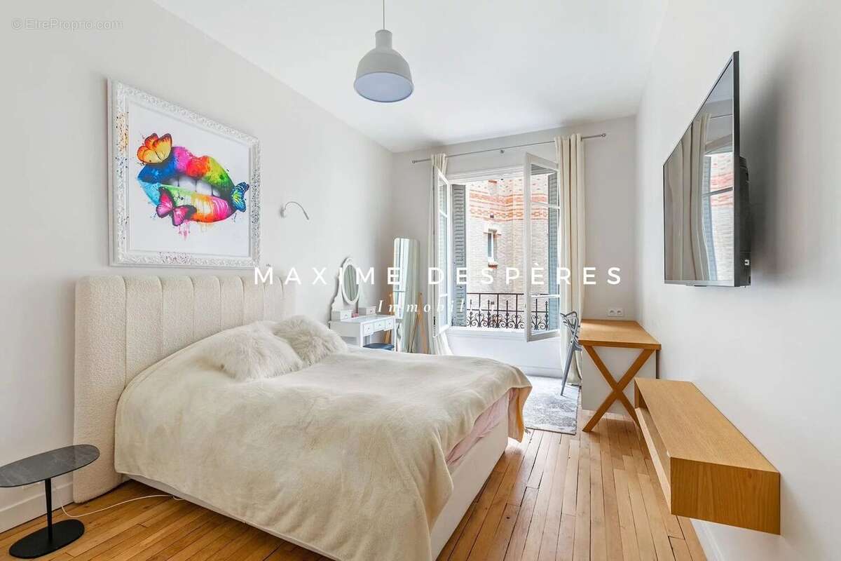 Appartement à PARIS-16E