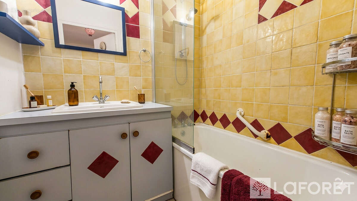 ** appartement type 2 + cave + garage - embrun - 2 pièces - photo 6