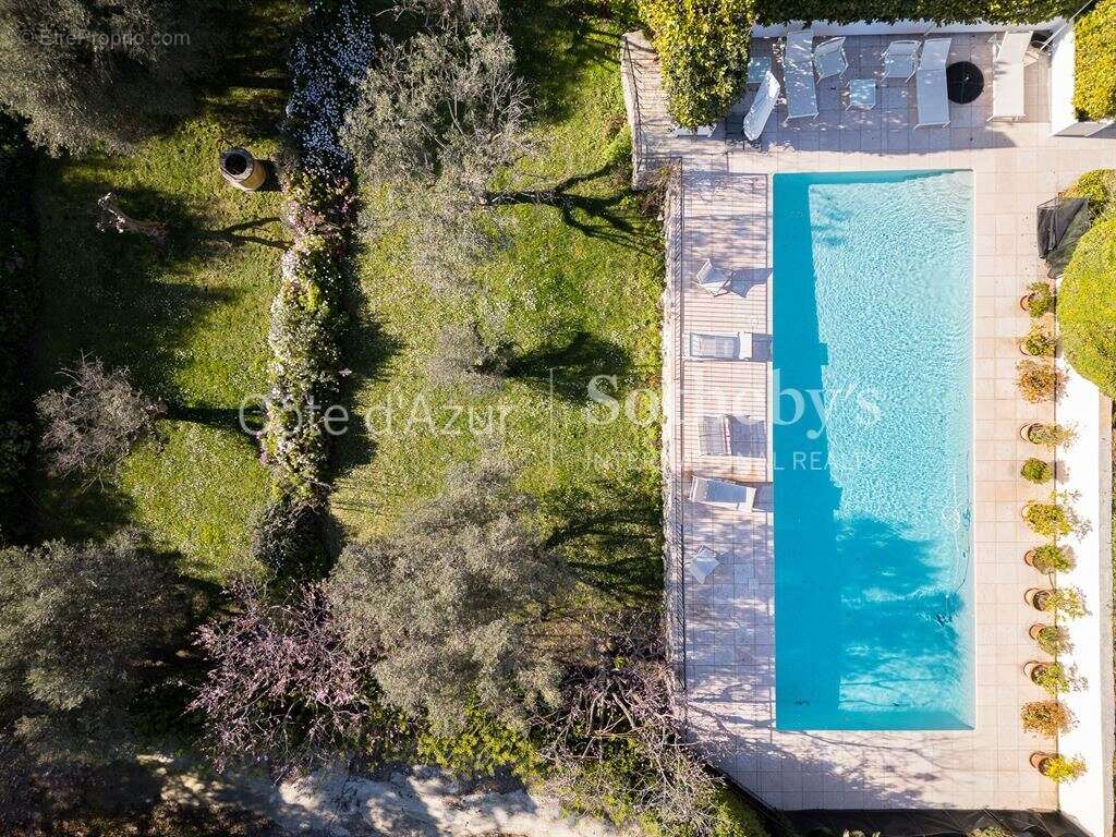 La Colle sur Loup, villa de 398 m² avec piscine chauffée proche de Saint Paul de Vence - photo 2